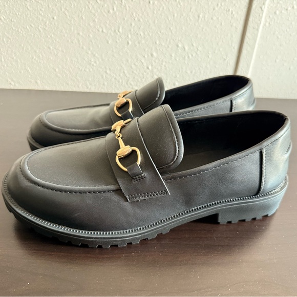 Shoes - Picture 2 of 4